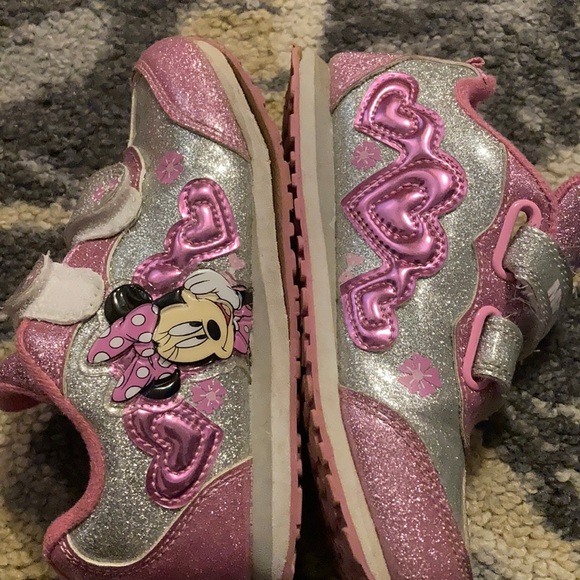 Light up Minnie shoes - Picture 2 of 2